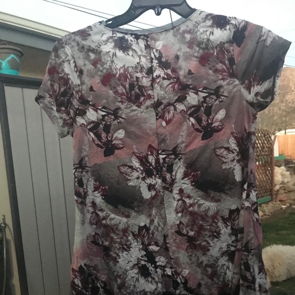 Beautiful Vera Wang blouse - Picture 2 of 3